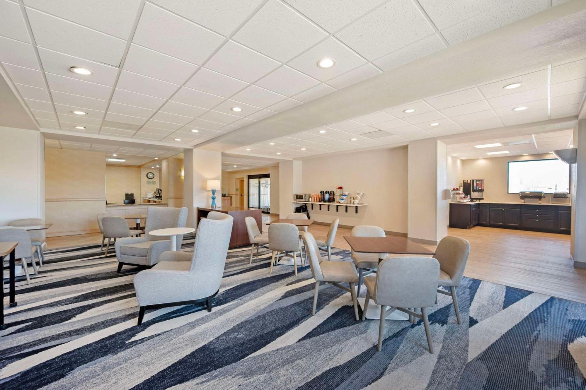 Comfort Inn & Suites Роулинс Экстерьер фото